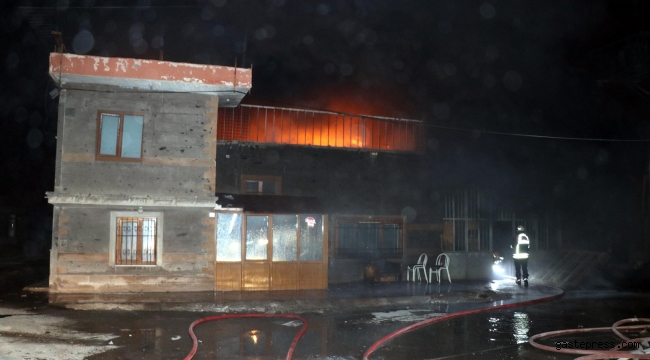 Kayseri'de yatak üretimi yapan fabrikada yangın çıktı