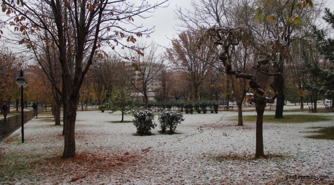 Kayseri'ye kar yağdı