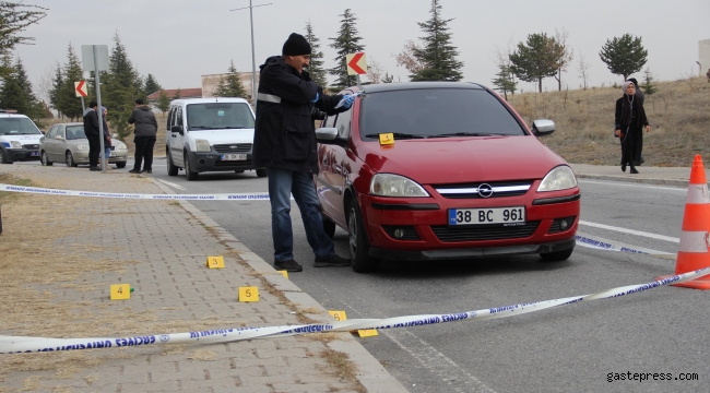 Kendisini darbeden öğrencinin otomobiline av tüfeğiyle ateş etti