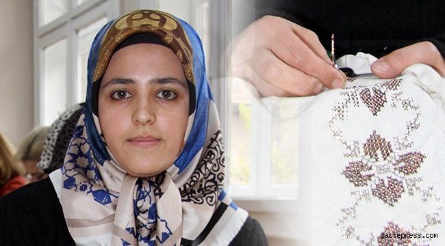 Kursta öğrendiği el işiyle aile bütçesine katkı sağlıyor