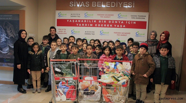 Sivas'da 3. Sınıf Öğrencilerinden Gıda Bankasından Destek!