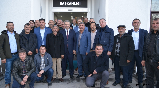 Yenifakılı Köy muhtarları ve çiftçilerden Hüseyin Akay'a Ziyaret