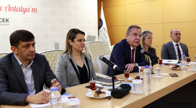 Antalya'da Başkan Böcek Konyaaltı’ndaki alt kiracılarla bir araya geldi!