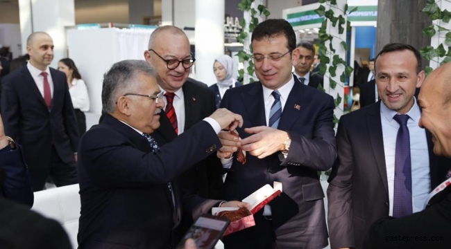 Başkan Büyükkılıç, Belediye Başkanlarına pastırma ikram etti