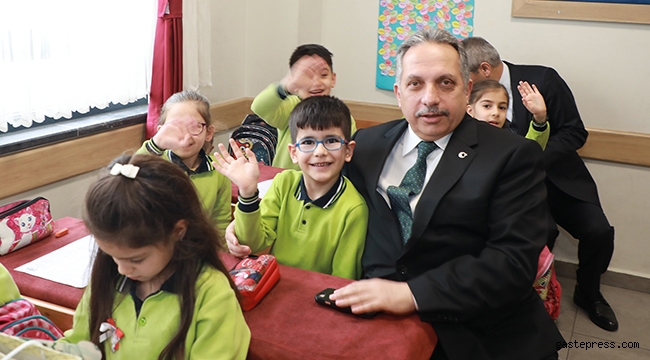 Başkan Yalçın Öğrencilerle Karne Heycanına Ortak oldu