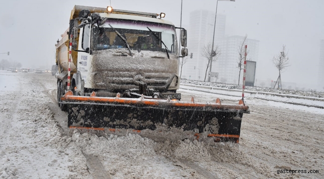 Başkent Ankara'da karla mücadele başladı!