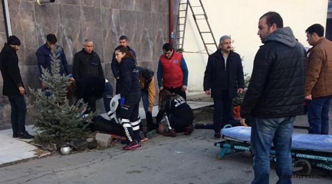 Çatı tamir sırasında çöktü: 3 yaralı