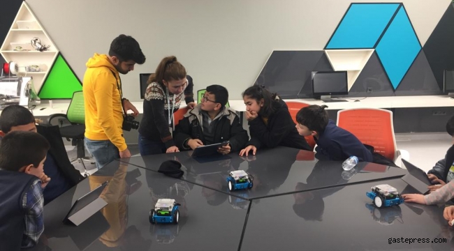 Çocuk Meclisi Üyeleri Robotik Kodlamayı Deneyimledi