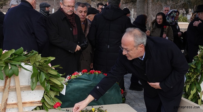 İlhan Cavcav 3'üncü ölüm yıl dönümünde bugün kabri başında anıldı!