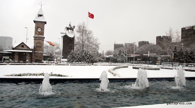 Kayseri'de kar yağışı etkili oldu!