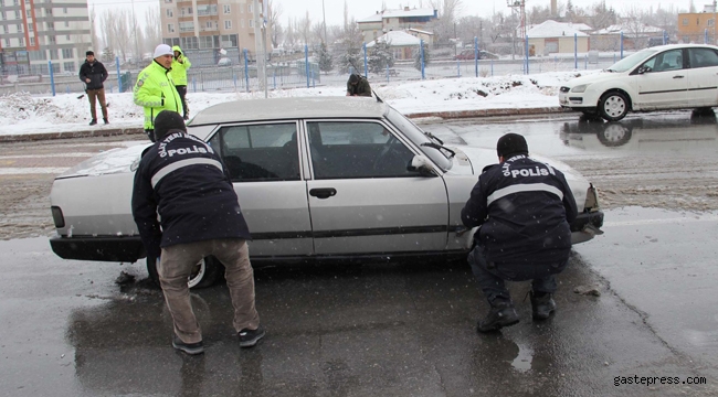 Kayseri polisi kaçan hırsızları canı pahasına yakaladı!