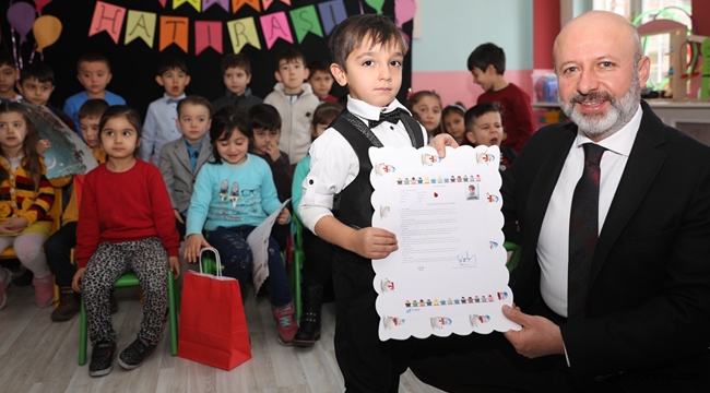 Kocasinan Belediye Başkanı Çolakbayrakdar, Öğrencilerin karne sevincine ortak oldu!