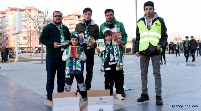 Konyasporlu Taraftarlardan Binlerce Kitap Toplandı