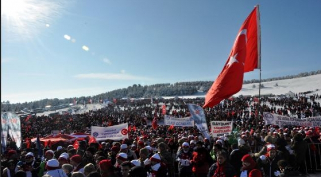 Sarıkamış şehitleri için 20 bin kişi karda yürüdü