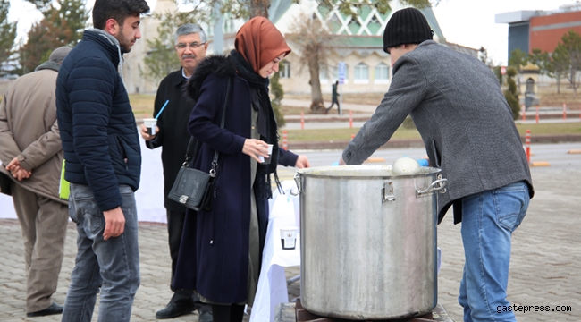 Sivas Belediyesi'nden Üniversite Öğrencilerine Çorba İkramı Yapıldı!