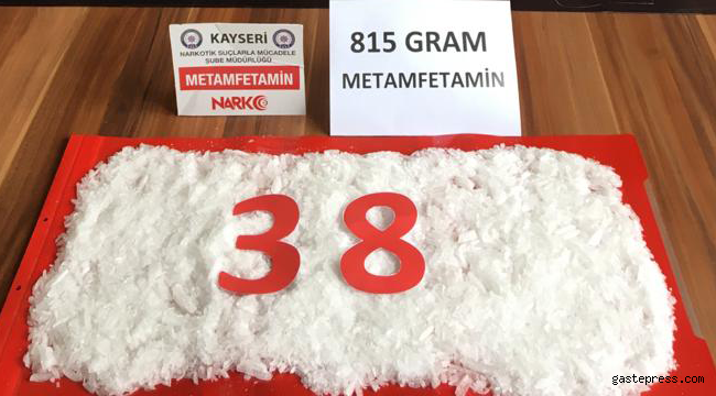 Uyuşturucu kuryesi otobüste, alıcılar hastane kafesinde yakalandı