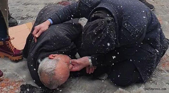 Zabıta, dili boğazına kaçan vatandaşı yaptığı ilk yardımla kurtardı