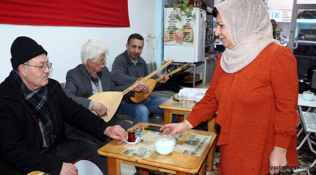 2 çocuk annesi, 5 yıldır çay ocağı işletiyor!