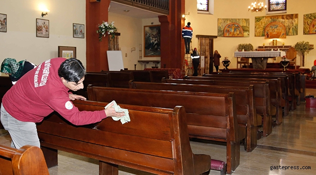 Adana Büyükşehir'den ibadethanelerde temizlik çalışması
