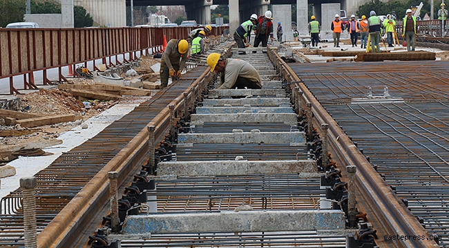 Antalya 3. Etap Raylı Sistem’de raylar döşendi