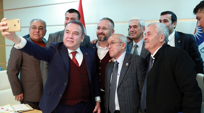 Antalya'da Başkan Böcek muhtarları dinledi! 