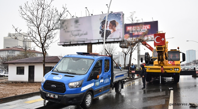 Başkent Ankara'da İzinsiz Tabela ve Totemler Sökülüyor!