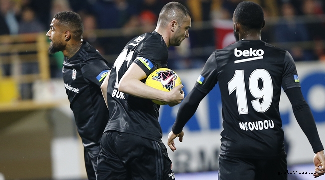 Beşiktaş, Alanyaspor deplasmanında lige tutundu!