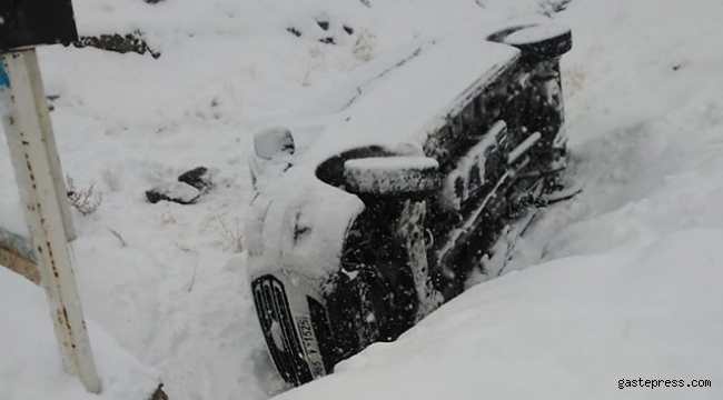Erciş'te öğrenci servisi şarampole yuvarlandı: 14 yaralı
