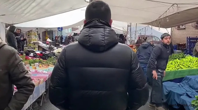 Kapılara para bırakan gizemli hayırseverin kimliği belli oldu!