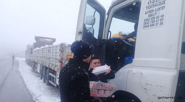 Kayseri Büyükşehir, Yolda Kalanların Yanında!