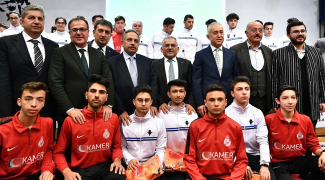 Kayseri'de amatör sporculara malzeme yardımı yapıldı!