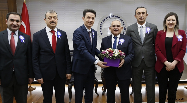 Kayseri'de Başkan Büyükkılıç, Vergi Haftası nedeniyle Kayseri Vergi Dairesi Başkanı Günçavdı ile görüştü!