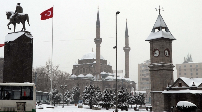 Kayseri'de kar etkili oldu