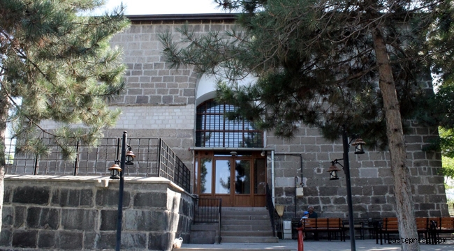 Kayseri'deki tarihi cami 1279 yıldır Müslümanlara hizmet veriyor!