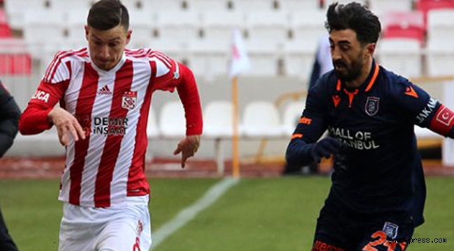 Lider Demir Grup Sivasspor, Medipol Başakşehir ile 1-1 berabere kaldı!