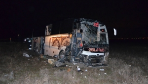 Aksaray'da yolcu otobüsü TIR'a çarptı: 44 yaralı