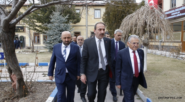 Başkan Büyükkılıç, Tomarza Belediyesi’ni ziyaret etti