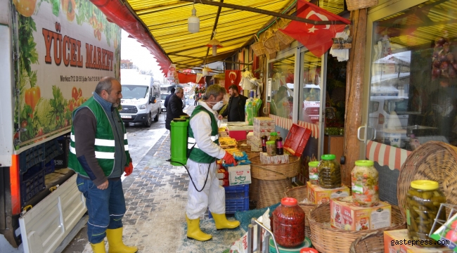 Bünyan Belediyesi temzilik İşleri Müdürlüğü ekipleri ilçede faaliyet gösteren tüm dükkanları dezenfekte ediyor.