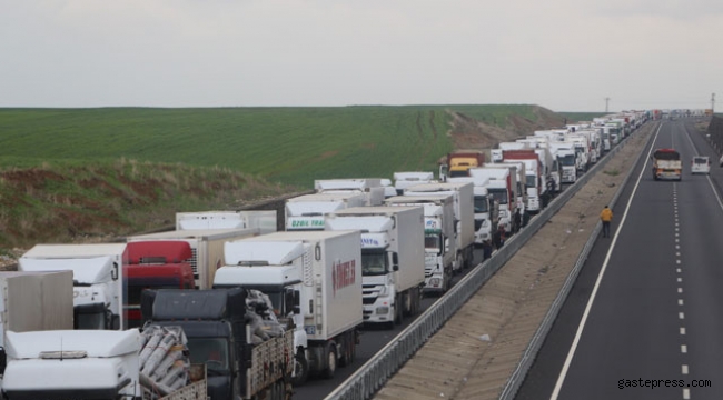 Habur Sınır Kapısı'nda araç kuyruğu