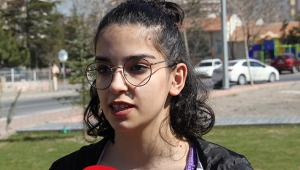 İnternet ve bilgisayar olmadan kodlama öğrenen Elif'ten köy çocuklarına eğitim