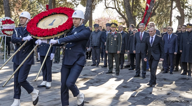 İzmir&#039;de Çanakkale şehitleri için anma töreni yapıldı!