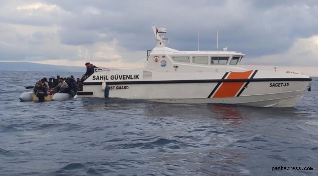 İzmir'de Yunanistan'ın ittiği 48 göçmen kurtarıldı