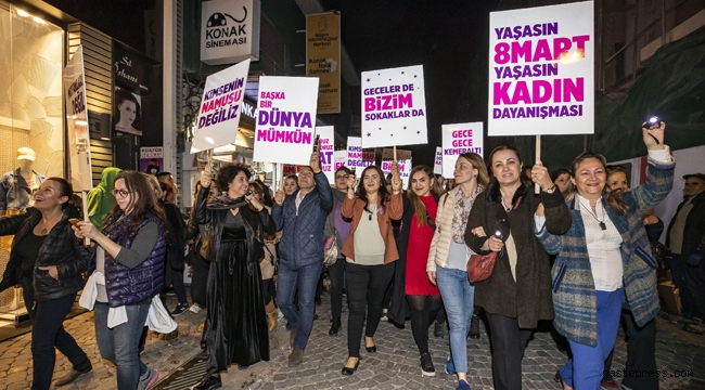 İzmirli Kadınlar tarihi çarşıda fenerlerle yürüdü!