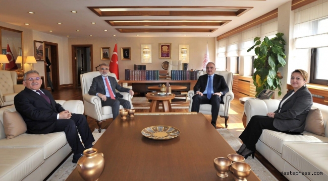 Kayseri Büyükşehir Belediye Başkanı Memduh Büyükkılıç Bakan Ersoy'la Görüştü