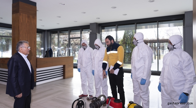 Kayseri Büyükşehir Belediyesi dezenfeksiyon çalışmalarını tüm hızıyla sürdürüyor.