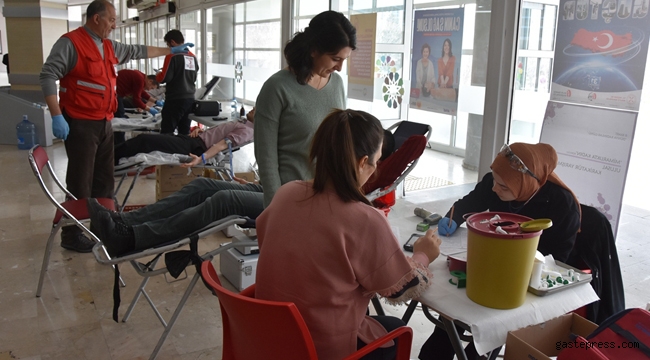 Kayseri Kocasinan'da Belediye Personeli Kızılay'a Kan Bağışında Bulundu!