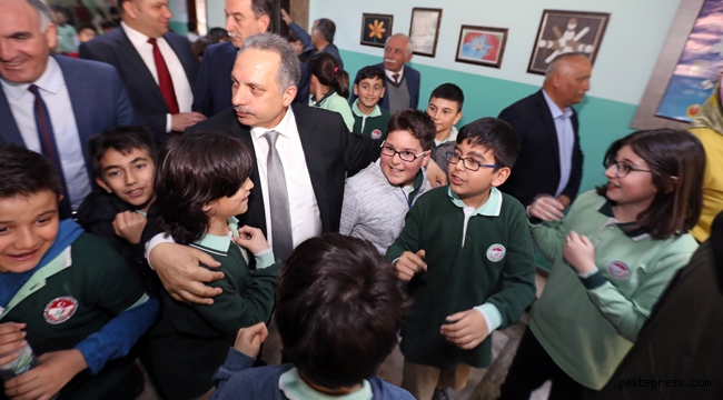 Kayseri Talas Belediye Başkanı Mustafa Yalçın’ın eğitim camiasına sağladığı destek ve katkı, öğretmenler tarafından takdirle karşılanıyor! 