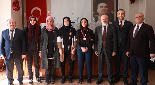 Kocasinan Belediye Başkanı Çolakbayrakdar'dan Gençlere Altın Öğütler!