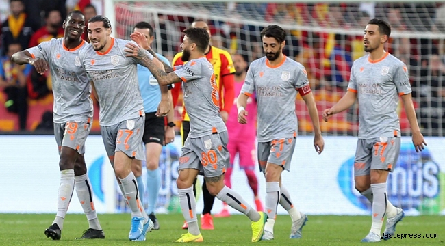 Lider Medipol Başakşehir İzmir'den 3 puanı 3 golle alarak döndü!