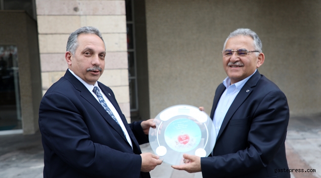 Talas Belediye Başkanı Mustafa Yalçın'dan Tıp Bayramı Hediyesi